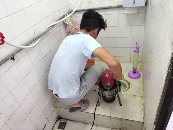 元氏肥皂掉到马桶里把马桶堵住了怎么办？马桶堵住了怎么办